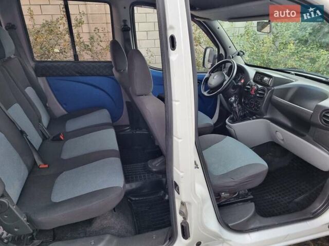 Белый Фиат Добло, объемом двигателя 1.3 л и пробегом 158 тыс. км за 6300 $, фото 8 на Automoto.ua