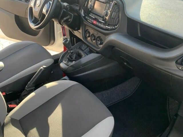 Белый Фиат Добло, объемом двигателя 0 л и пробегом 200 тыс. км за 8000 $, фото 7 на Automoto.ua