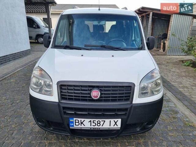 Белый Фиат Добло, объемом двигателя 1.3 л и пробегом 158 тыс. км за 6300 $, фото 4 на Automoto.ua