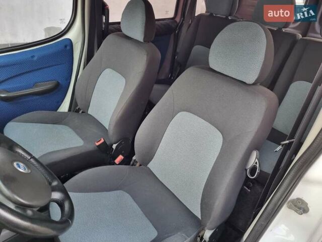 Белый Фиат Добло, объемом двигателя 1.3 л и пробегом 158 тыс. км за 6300 $, фото 18 на Automoto.ua