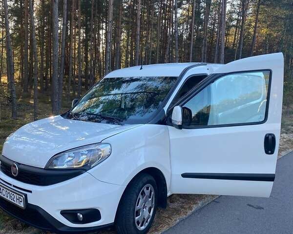 Белый Фиат Добло, объемом двигателя 1.25 л и пробегом 206 тыс. км за 7300 $, фото 4 на Automoto.ua