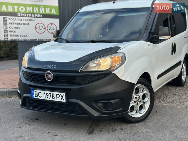 Белый Фиат Добло, объемом двигателя 1.3 л и пробегом 244 тыс. км за 8250 $, фото 2 на Automoto.ua