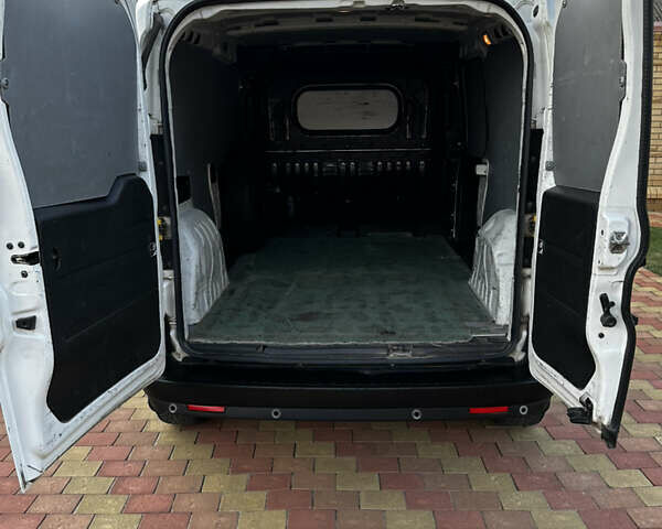 Білий Фіат Добло, об'ємом двигуна 1.6 л та пробігом 261 тис. км за 8400 $, фото 12 на Automoto.ua