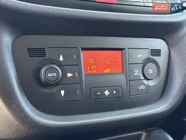 Белый Фиат Добло, объемом двигателя 1.6 л и пробегом 265 тыс. км за 8900 $, фото 26 на Automoto.ua