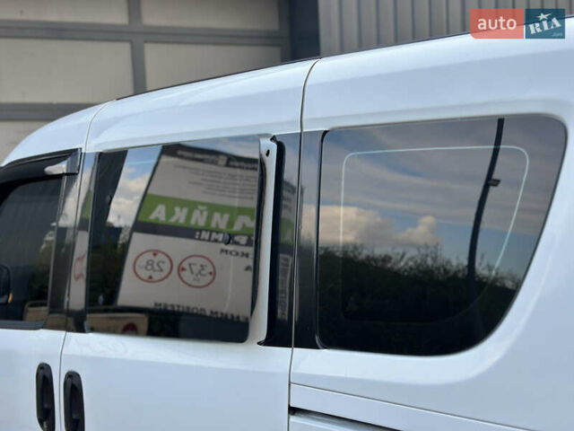 Белый Фиат Добло, объемом двигателя 1.3 л и пробегом 244 тыс. км за 8250 $, фото 35 на Automoto.ua