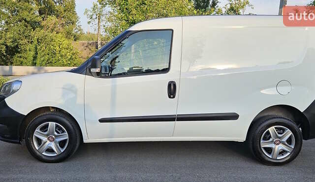 Белый Фиат Добло, объемом двигателя 1.3 л и пробегом 72 тыс. км за 9300 $, фото 4 на Automoto.ua