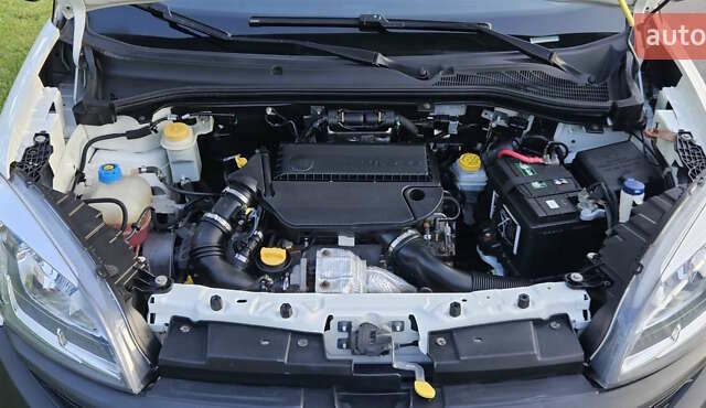 Белый Фиат Добло, объемом двигателя 1.3 л и пробегом 72 тыс. км за 9300 $, фото 16 на Automoto.ua