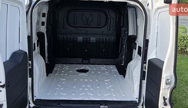 Белый Фиат Добло, объемом двигателя 1.3 л и пробегом 72 тыс. км за 9300 $, фото 12 на Automoto.ua