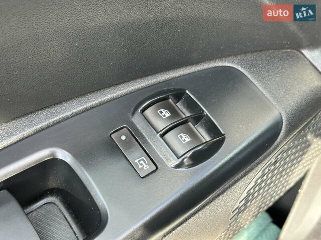 Белый Фиат Добло, объемом двигателя 1.6 л и пробегом 265 тыс. км за 8900 $, фото 20 на Automoto.ua