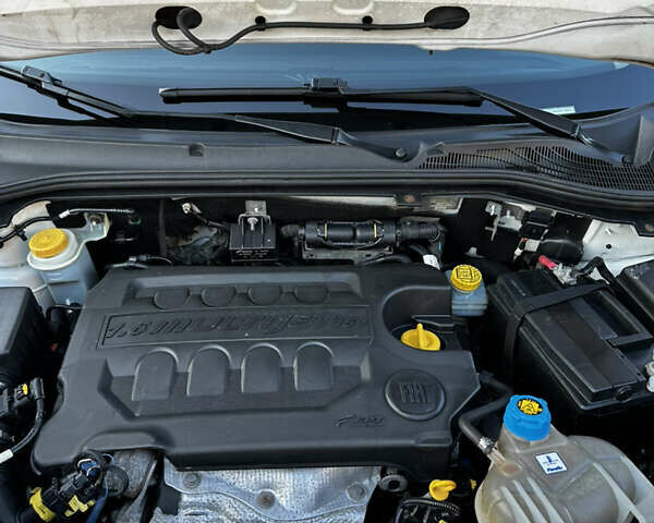 Білий Фіат Добло, об'ємом двигуна 1.6 л та пробігом 261 тис. км за 8400 $, фото 11 на Automoto.ua