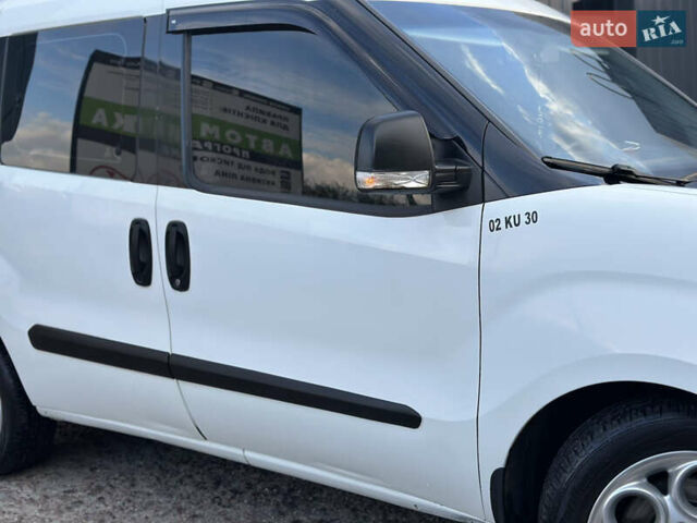 Белый Фиат Добло, объемом двигателя 1.3 л и пробегом 244 тыс. км за 8250 $, фото 23 на Automoto.ua