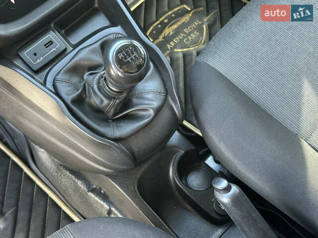 Белый Фиат Добло, объемом двигателя 1.6 л и пробегом 265 тыс. км за 8900 $, фото 27 на Automoto.ua