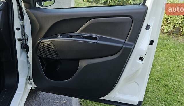 Белый Фиат Добло, объемом двигателя 1.3 л и пробегом 72 тыс. км за 9300 $, фото 20 на Automoto.ua