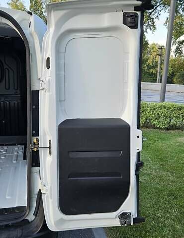 Белый Фиат Добло, объемом двигателя 1.3 л и пробегом 72 тыс. км за 9300 $, фото 14 на Automoto.ua