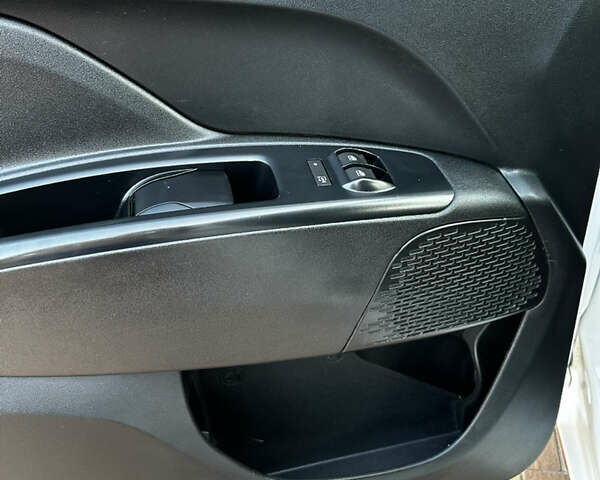 Білий Фіат Добло, об'ємом двигуна 1.6 л та пробігом 261 тис. км за 8400 $, фото 10 на Automoto.ua