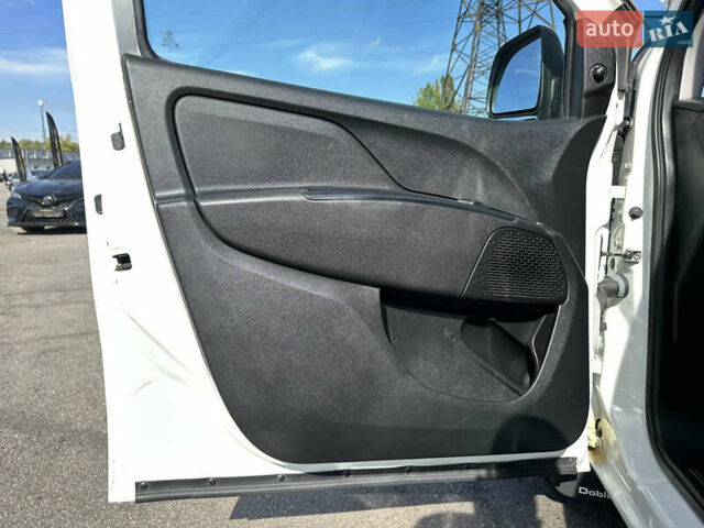 Белый Фиат Добло, объемом двигателя 1.6 л и пробегом 265 тыс. км за 8900 $, фото 14 на Automoto.ua