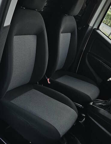 Белый Фиат Добло, объемом двигателя 1.3 л и пробегом 72 тыс. км за 9300 $, фото 21 на Automoto.ua