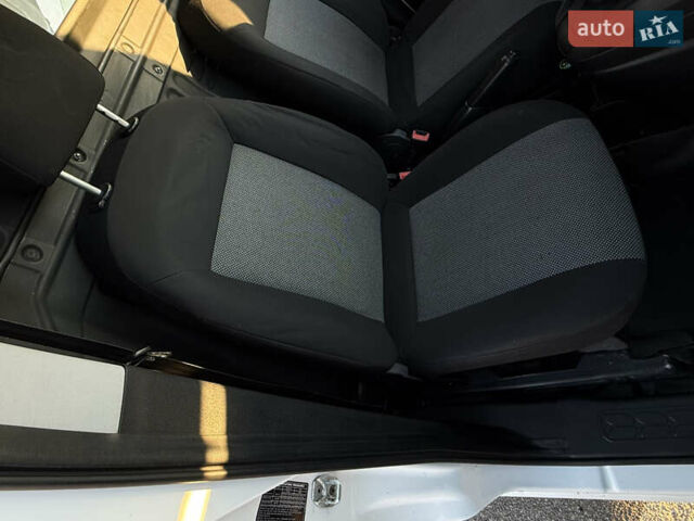 Белый Фиат Добло, объемом двигателя 1.25 л и пробегом 352 тыс. км за 6900 $, фото 16 на Automoto.ua