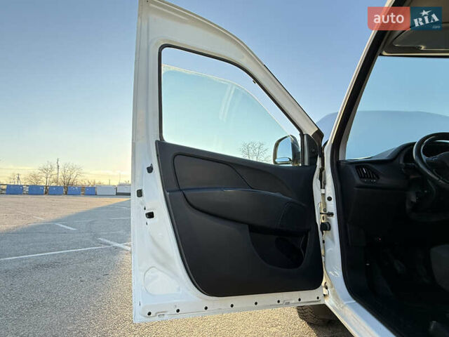 Белый Фиат Добло, объемом двигателя 1.25 л и пробегом 352 тыс. км за 6900 $, фото 19 на Automoto.ua