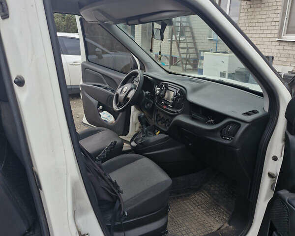 Белый Фиат Добло, объемом двигателя 1.3 л и пробегом 177 тыс. км за 9500 $, фото 6 на Automoto.ua