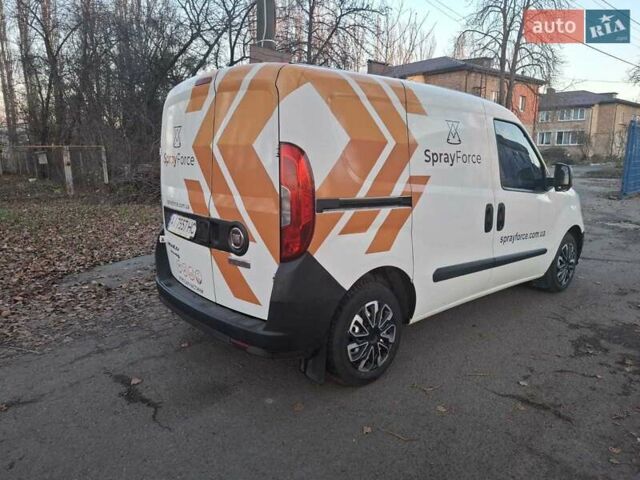 Белый Фиат Добло, объемом двигателя 1.25 л и пробегом 307 тыс. км за 6500 $, фото 1 на Automoto.ua
