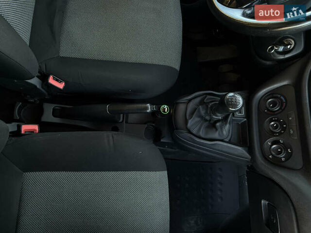 Белый Фиат Добло, объемом двигателя 1.25 л и пробегом 352 тыс. км за 6900 $, фото 14 на Automoto.ua