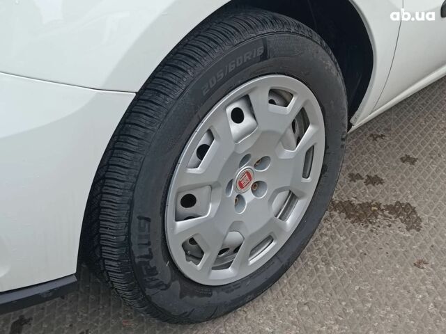 Белый Фиат Добло, объемом двигателя 1.4 л и пробегом 88 тыс. км за 10990 $, фото 2 на Automoto.ua