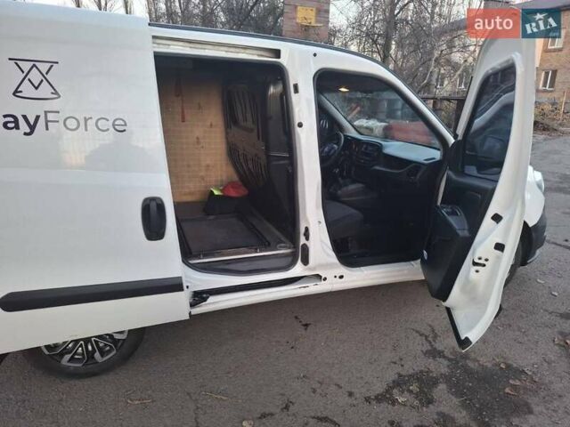 Белый Фиат Добло, объемом двигателя 1.25 л и пробегом 307 тыс. км за 6500 $, фото 4 на Automoto.ua