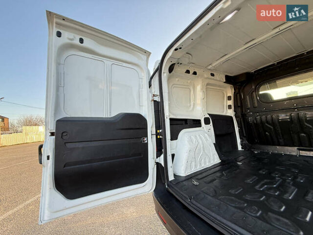 Белый Фиат Добло, объемом двигателя 1.25 л и пробегом 352 тыс. км за 6900 $, фото 24 на Automoto.ua