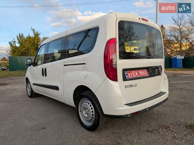 Белый Фиат Добло, объемом двигателя 1.3 л и пробегом 100 тыс. км за 10800 $, фото 9 на Automoto.ua