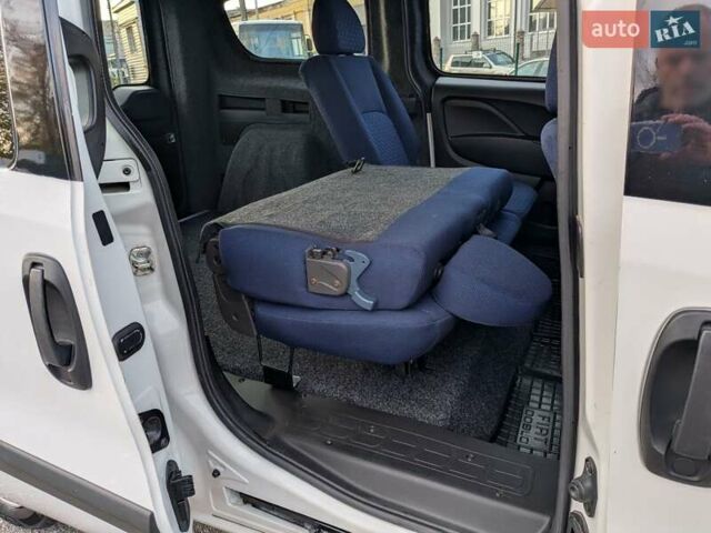 Белый Фиат Добло, объемом двигателя 1.3 л и пробегом 100 тыс. км за 10800 $, фото 13 на Automoto.ua