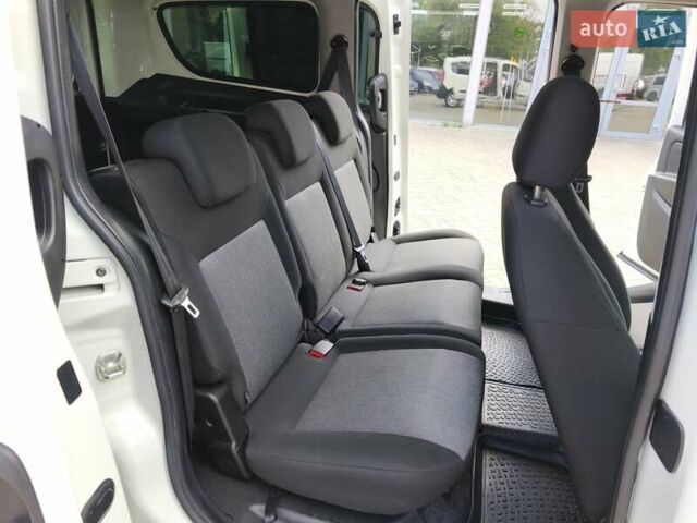 Білий Фіат Добло, об'ємом двигуна 1.25 л та пробігом 202 тис. км за 11950 $, фото 12 на Automoto.ua