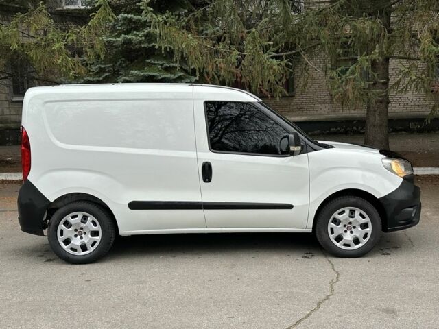 Белый Фиат Добло, объемом двигателя 1.4 л и пробегом 130 тыс. км за 9300 $, фото 3 на Automoto.ua