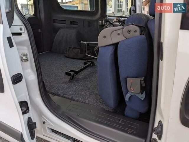 Белый Фиат Добло, объемом двигателя 1.3 л и пробегом 100 тыс. км за 10800 $, фото 11 на Automoto.ua