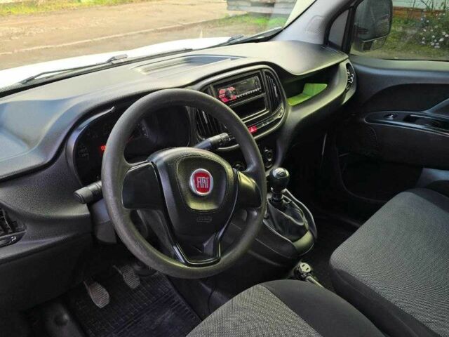 Белый Фиат Добло, объемом двигателя 1.4 л и пробегом 258 тыс. км за 7000 $, фото 7 на Automoto.ua