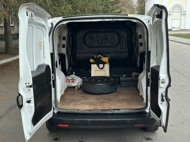 Белый Фиат Добло, объемом двигателя 1.4 л и пробегом 130 тыс. км за 9300 $, фото 5 на Automoto.ua