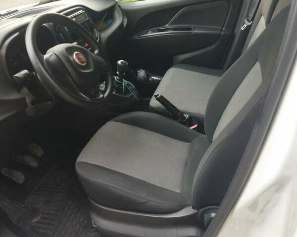 Белый Фиат Добло, объемом двигателя 1.37 л и пробегом 120 тыс. км за 11900 $, фото 2 на Automoto.ua