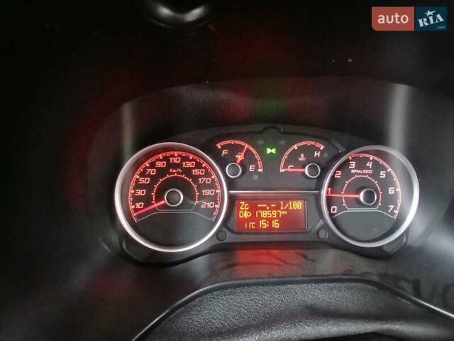 Белый Фиат Добло, объемом двигателя 1.6 л и пробегом 280 тыс. км за 12500 $, фото 6 на Automoto.ua