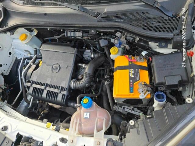 Белый Фиат Добло, объемом двигателя 1.4 л и пробегом 258 тыс. км за 7000 $, фото 1 на Automoto.ua