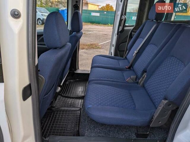 Белый Фиат Добло, объемом двигателя 1.3 л и пробегом 100 тыс. км за 10800 $, фото 3 на Automoto.ua