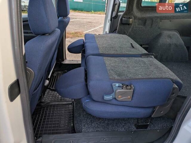 Белый Фиат Добло, объемом двигателя 1.3 л и пробегом 100 тыс. км за 10800 $, фото 12 на Automoto.ua