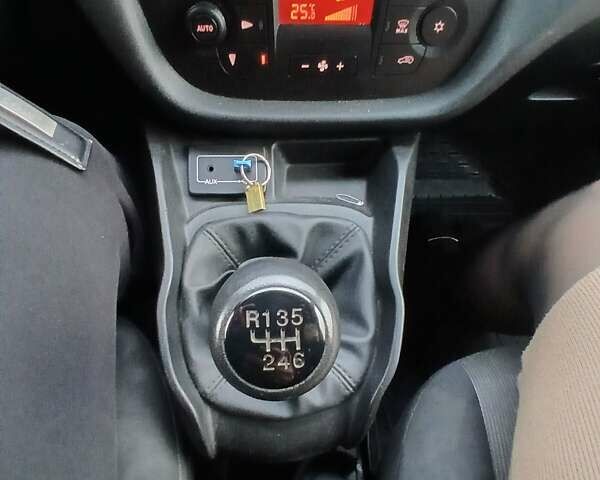 Белый Фиат Добло, объемом двигателя 1.6 л и пробегом 280 тыс. км за 12500 $, фото 12 на Automoto.ua