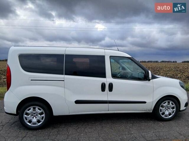 Белый Фиат Добло, объемом двигателя 1.6 л и пробегом 280 тыс. км за 12500 $, фото 1 на Automoto.ua