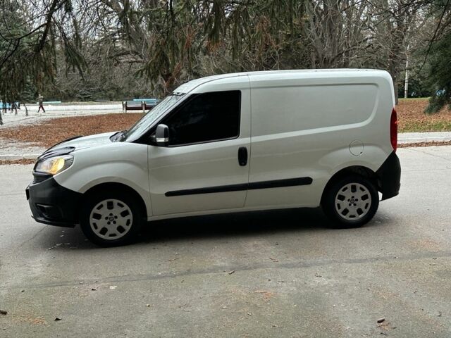 Белый Фиат Добло, объемом двигателя 1.4 л и пробегом 130 тыс. км за 9300 $, фото 2 на Automoto.ua