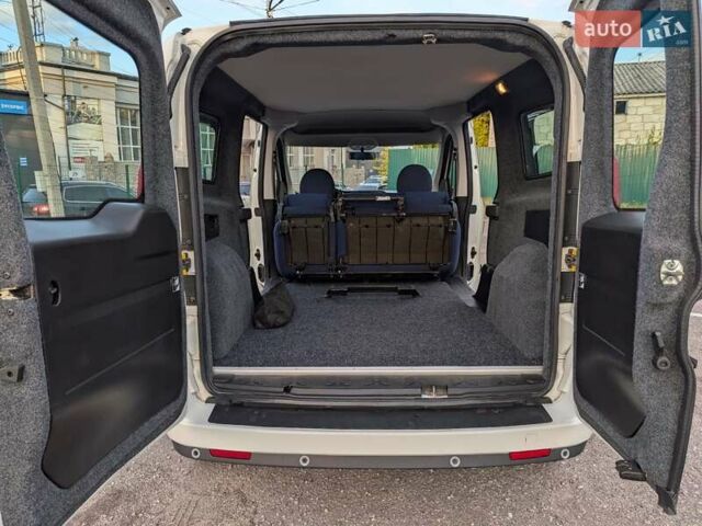 Белый Фиат Добло, объемом двигателя 1.3 л и пробегом 100 тыс. км за 10800 $, фото 14 на Automoto.ua