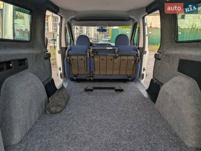 Белый Фиат Добло, объемом двигателя 1.3 л и пробегом 100 тыс. км за 10800 $, фото 15 на Automoto.ua