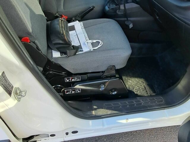 Белый Фиат Добло, объемом двигателя 1.3 л и пробегом 94 тыс. км за 10500 $, фото 9 на Automoto.ua