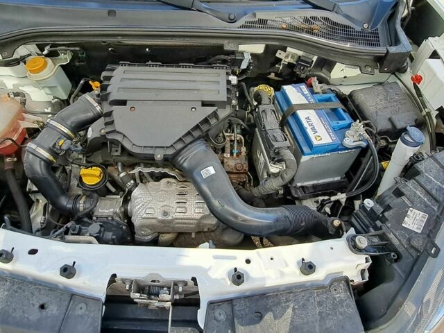 Белый Фиат Добло, объемом двигателя 1.3 л и пробегом 94 тыс. км за 10500 $, фото 13 на Automoto.ua