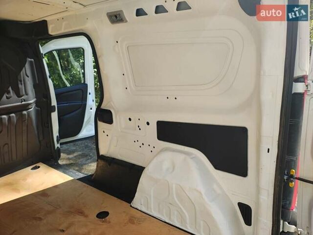 Белый Фиат Добло, объемом двигателя 1.25 л и пробегом 231 тыс. км за 9500 $, фото 2 на Automoto.ua