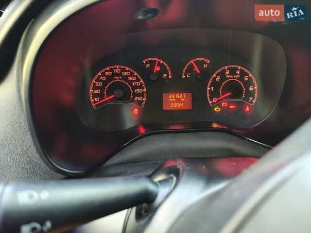 Белый Фиат Добло, объемом двигателя 1.25 л и пробегом 231 тыс. км за 9500 $, фото 13 на Automoto.ua